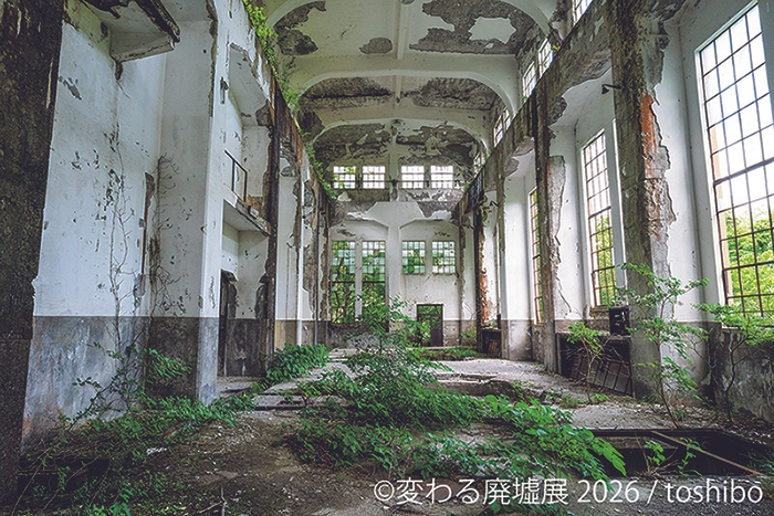 印刷工場跡の中にある階段